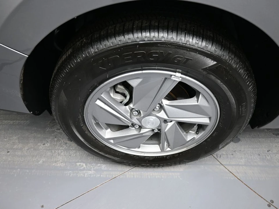 2025 Hyundai Elantra - Image 12 of 12