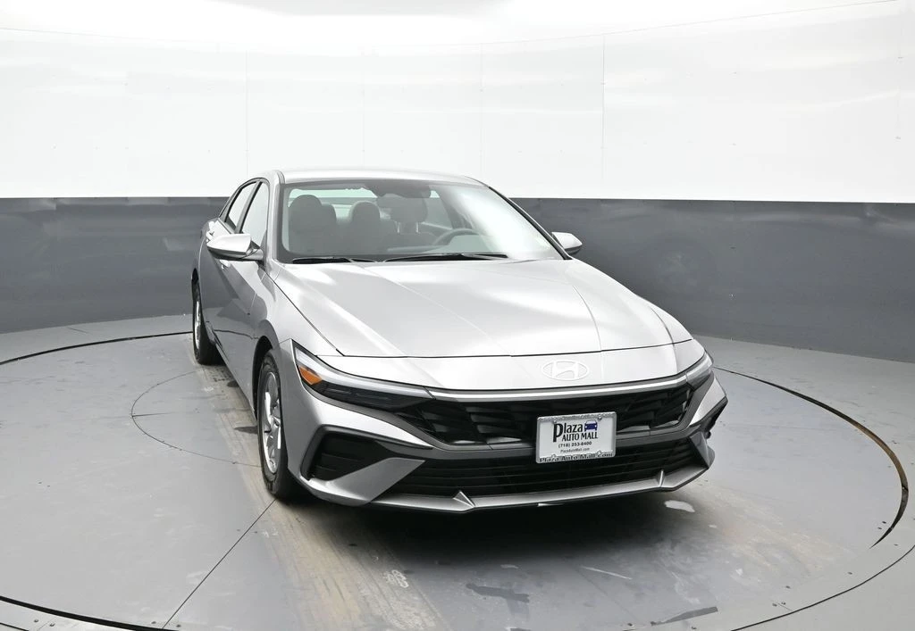 2025 Hyundai Elantra - Image 3 of 21