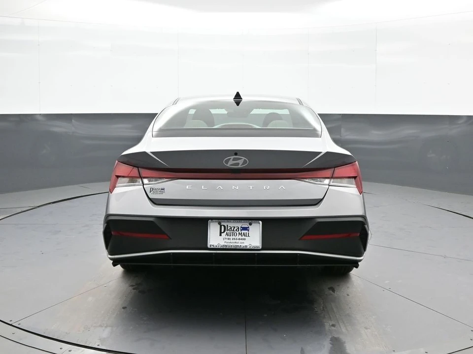 2025 Hyundai Elantra - Image 7 of 21