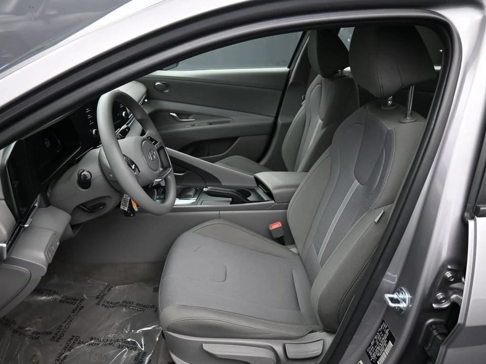 2025 Hyundai Elantra - Image 18 of 21