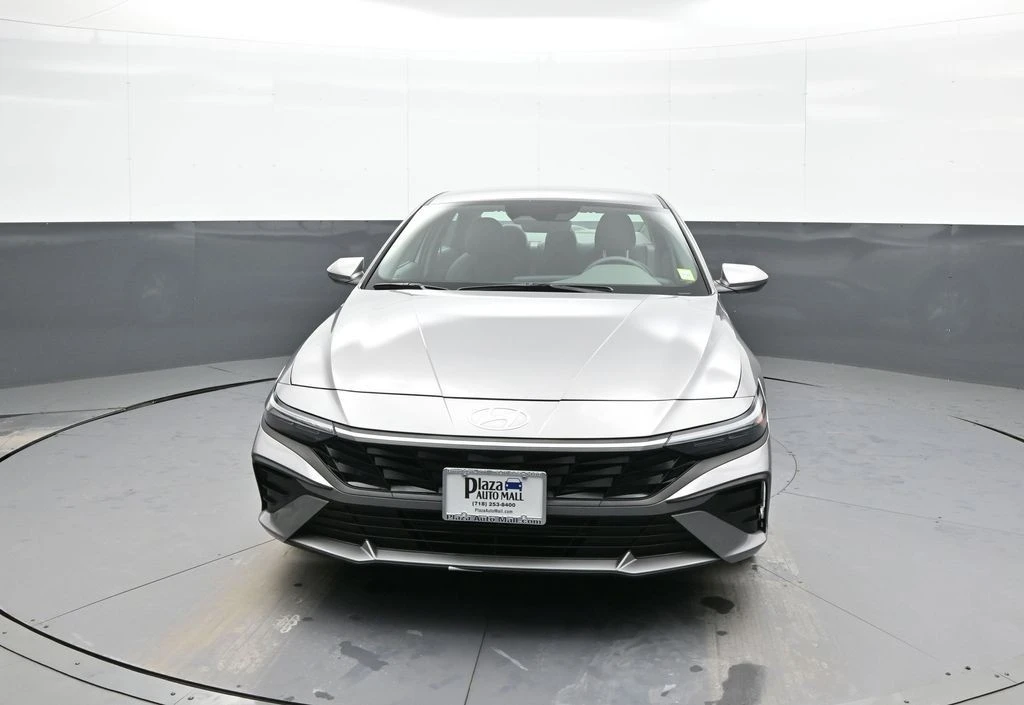 2025 Hyundai Elantra - Image 2 of 12