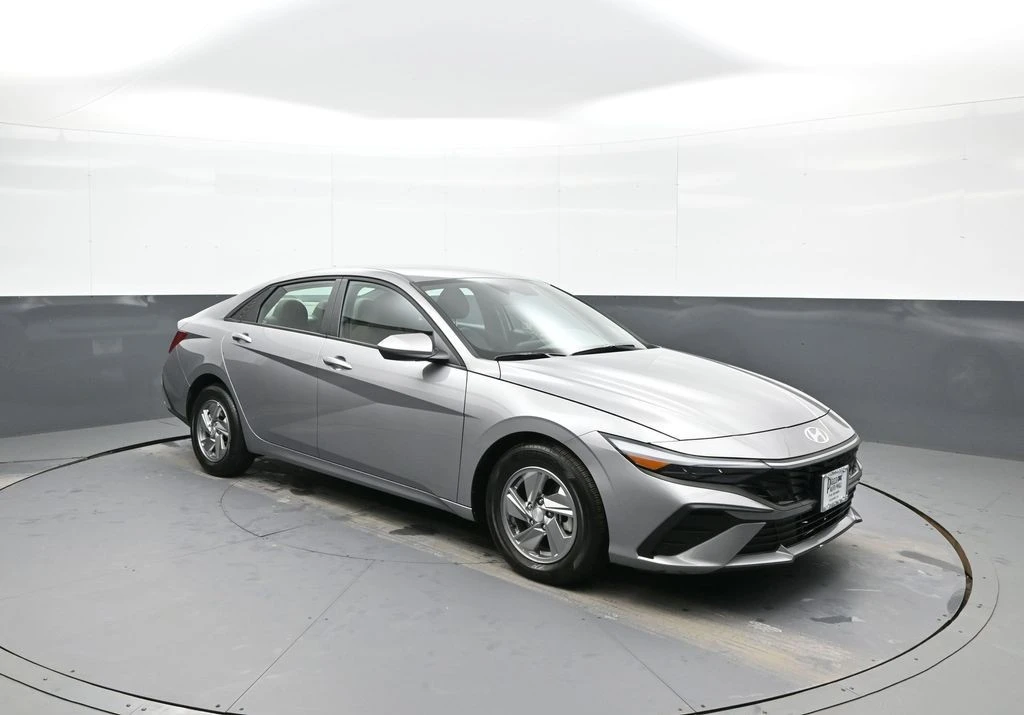 2025 Hyundai Elantra - Image 4 of 12