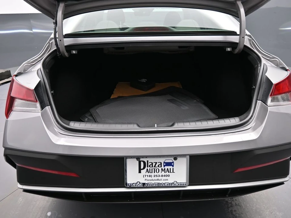 2025 Hyundai Elantra - Image 21 of 21