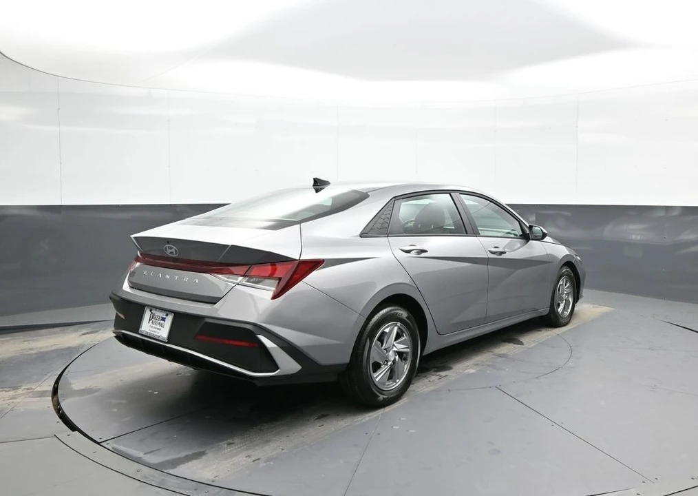 2025 Hyundai Elantra - Image 6 of 21