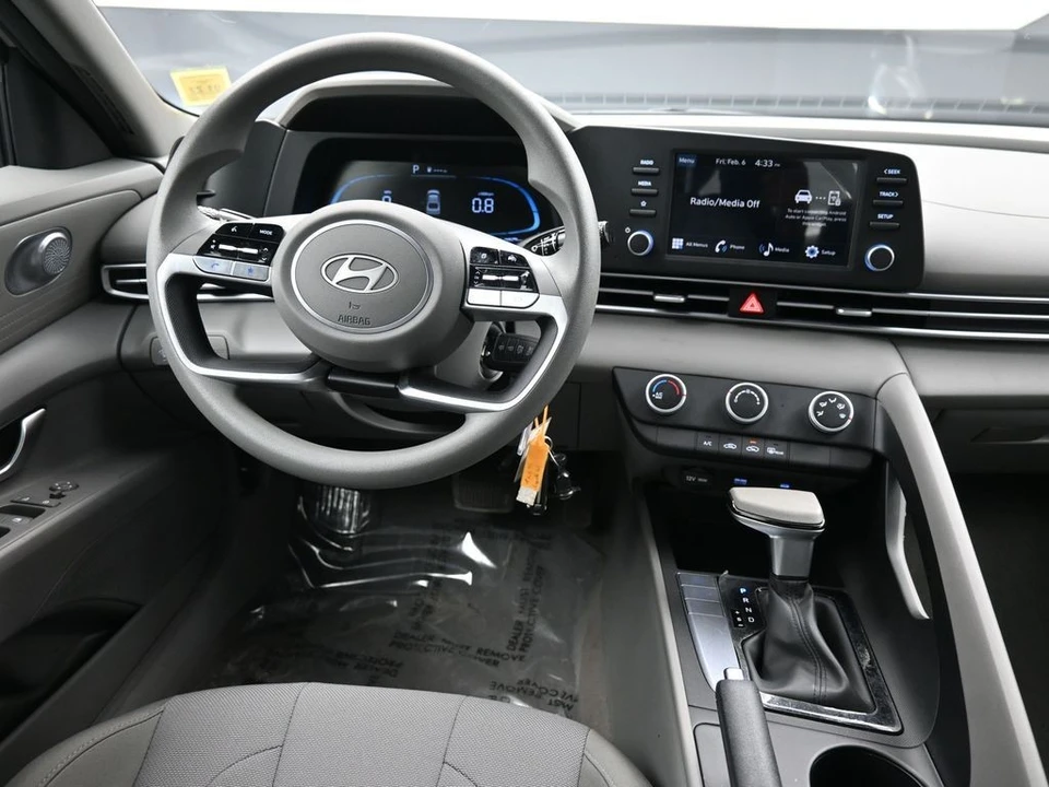 2025 Hyundai Elantra - Image 19 of 21