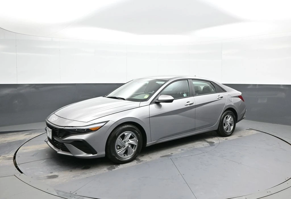 2025 Hyundai Elantra - Image 10 of 21