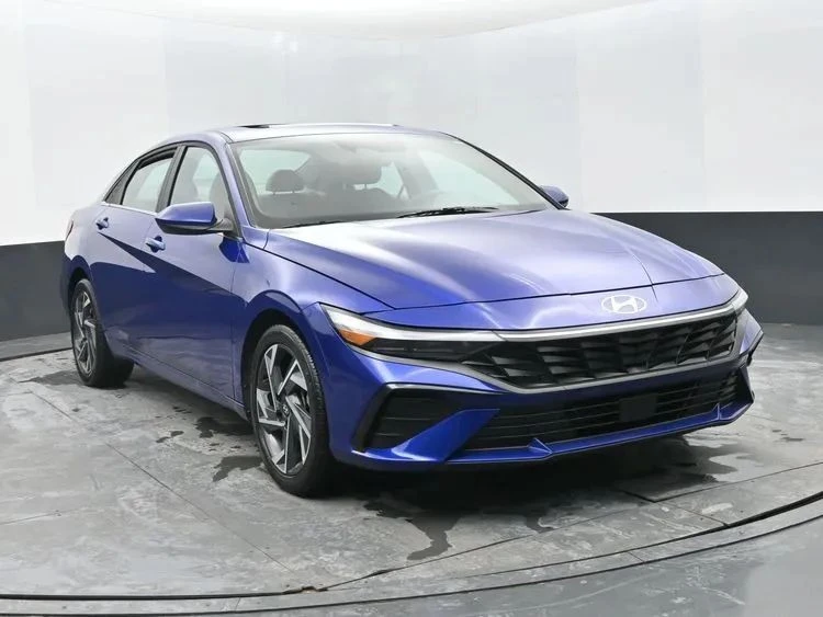 2025 Hyundai Elantra - Image 2 of 12