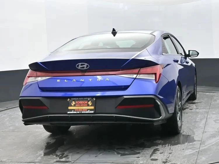2025 Hyundai Elantra - Image 8 of 12