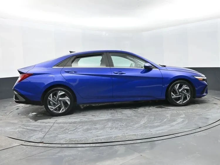 2025 Hyundai Elantra - Image 4 of 12