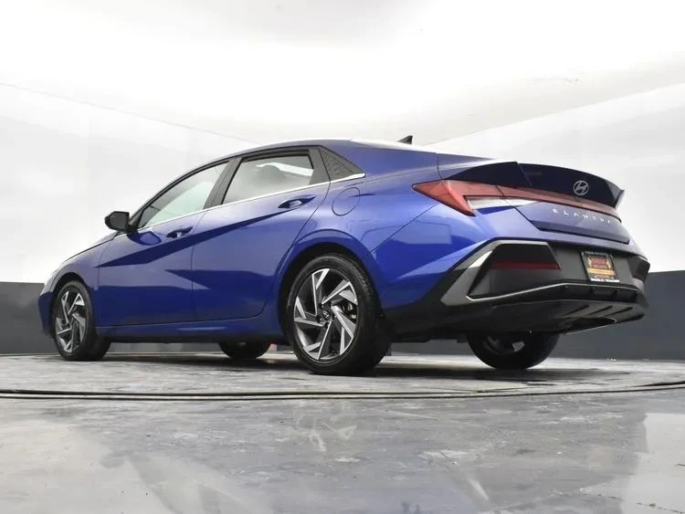 2025 Hyundai Elantra - Image 12 of 12