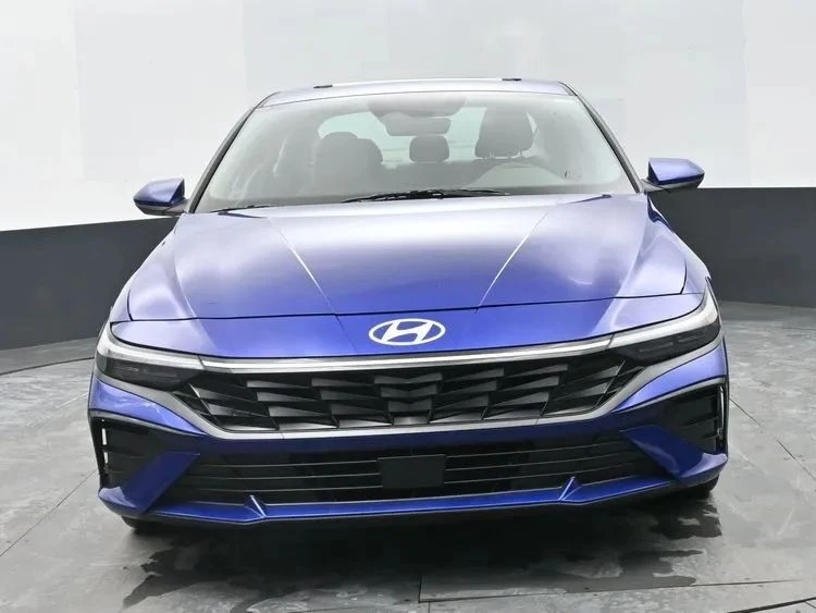 2025 Hyundai Elantra - Image 3 of 12