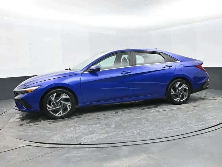 2025 Hyundai Elantra - Image 5 of 12