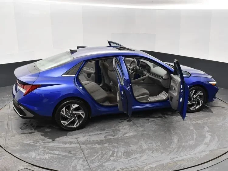 2025 Hyundai Elantra - Image 6 of 12