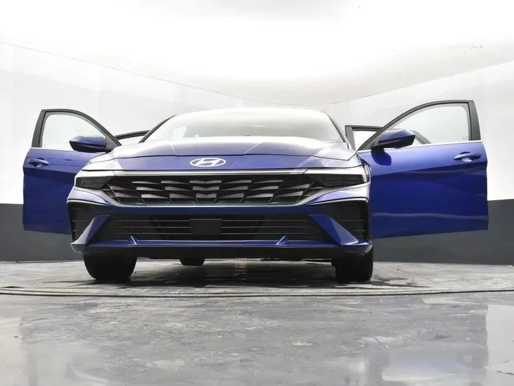 2025 Hyundai Elantra - Image 11 of 12