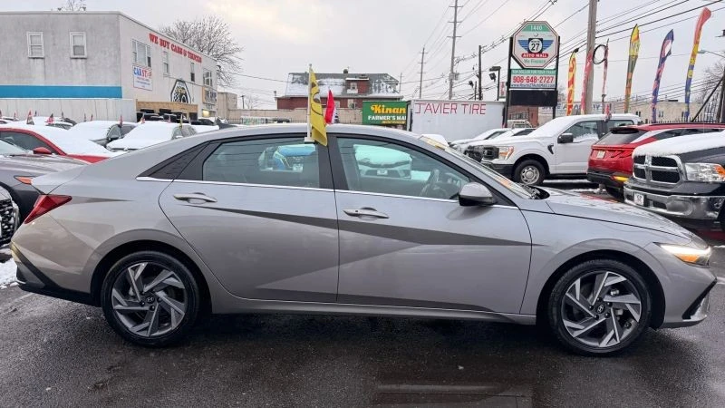 2025 Hyundai Elantra - Image 11 of 12