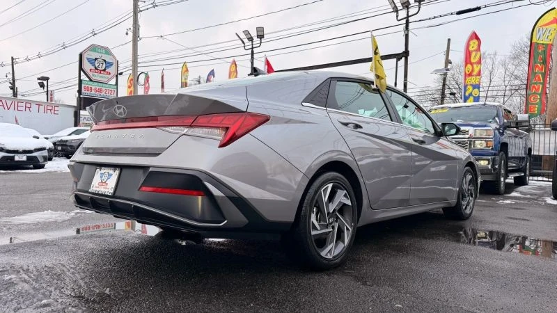 2025 Hyundai Elantra - Image 9 of 12