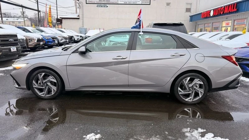 2025 Hyundai Elantra - Image 10 of 12