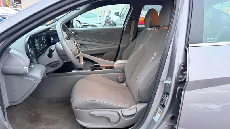 2025 Hyundai Elantra - Image 12 of 12