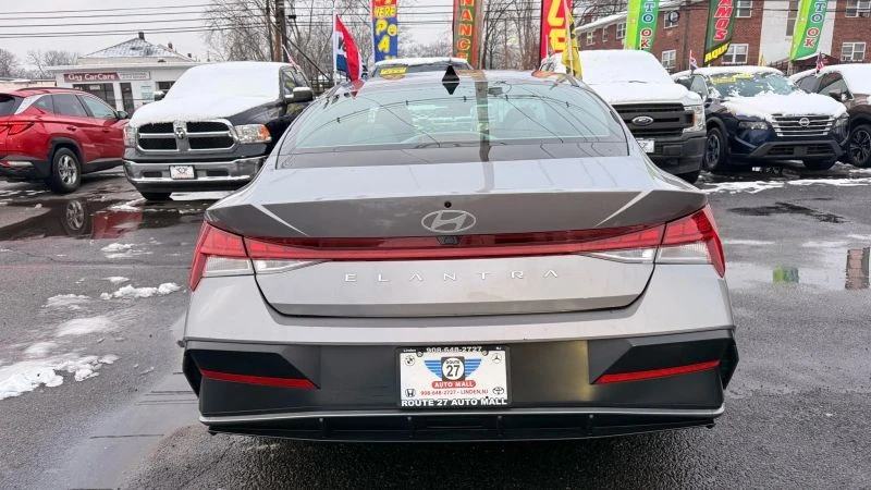2025 Hyundai Elantra - Image 6 of 12