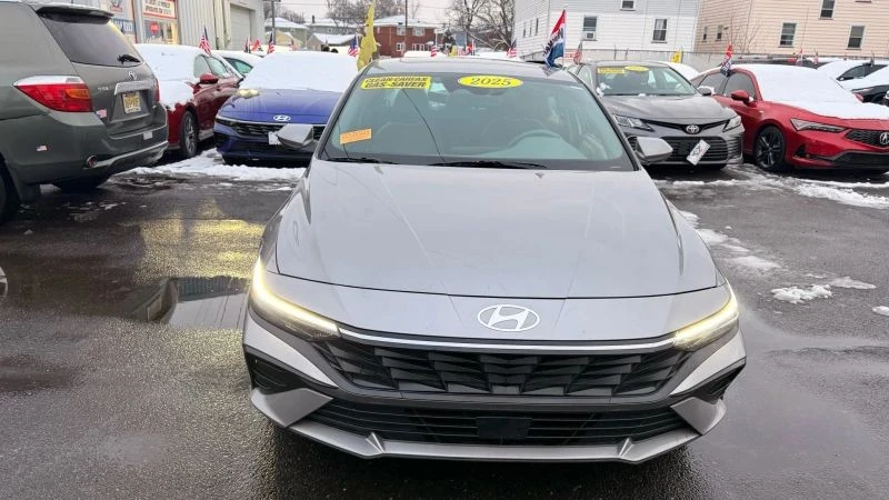 2025 Hyundai Elantra - Image 3 of 12