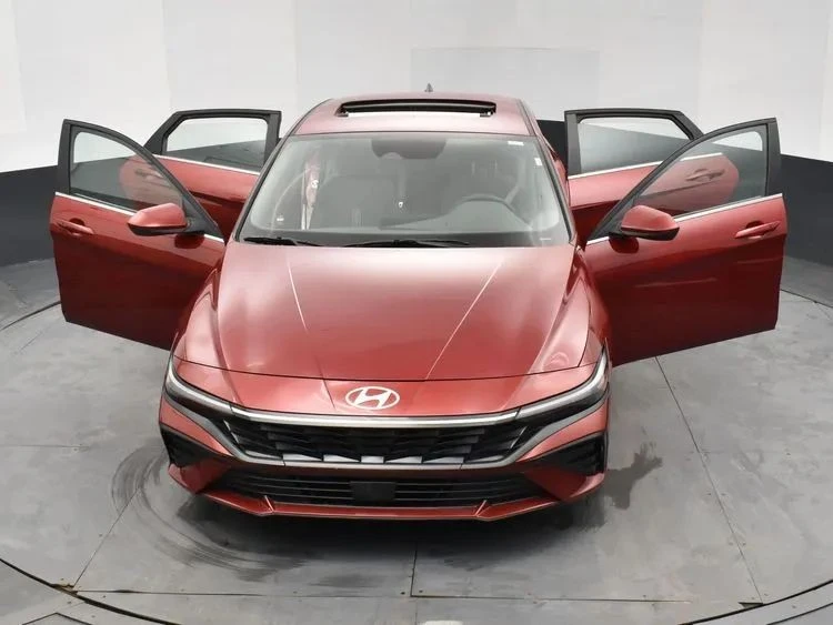 2025 Hyundai Elantra - Image 10 of 12