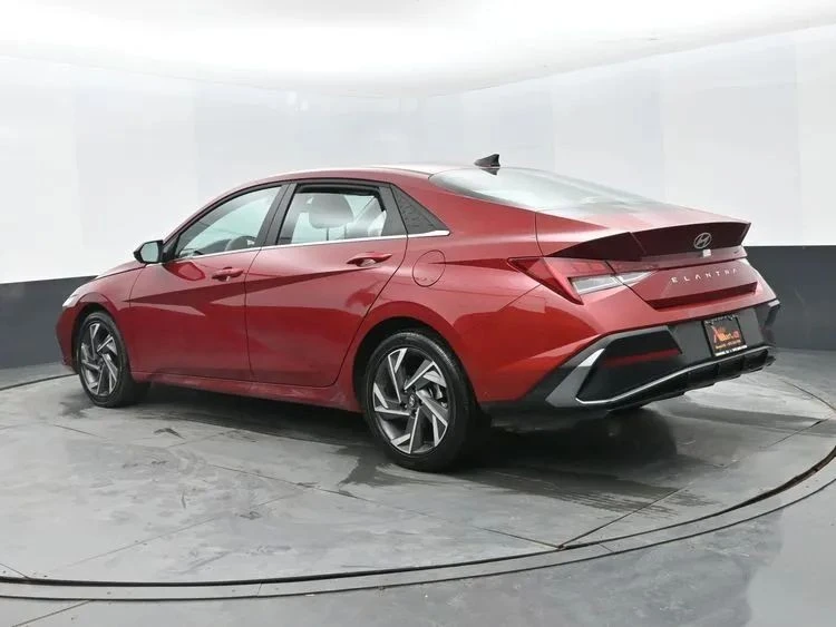 2025 Hyundai Elantra - Image 9 of 12