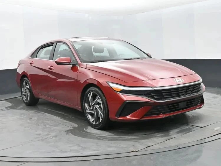 2025 Hyundai Elantra - Image 2 of 12