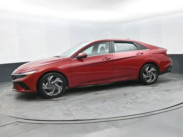 2025 Hyundai Elantra - Image 5 of 12