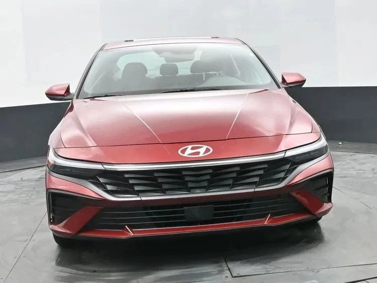 2025 Hyundai Elantra - Image 3 of 12