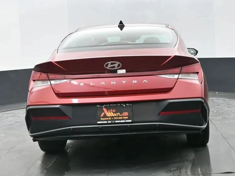 2025 Hyundai Elantra - Image 8 of 12