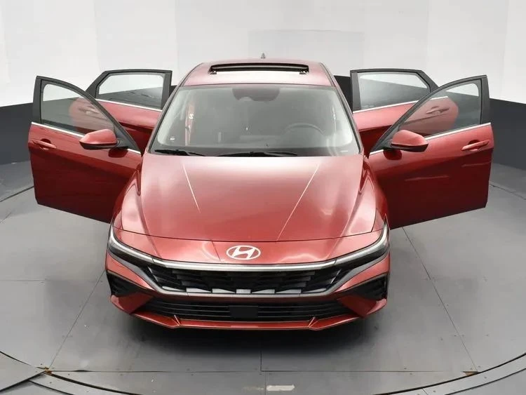2025 Hyundai Elantra - Image 10 of 12