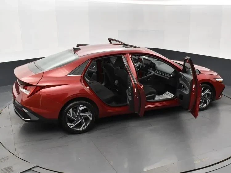 2025 Hyundai Elantra - Image 6 of 12