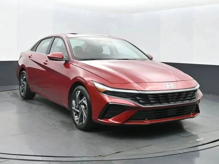 2025 Hyundai Elantra - Image 2 of 12
