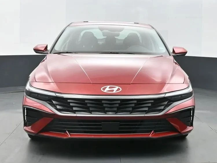 2025 Hyundai Elantra - Image 3 of 12