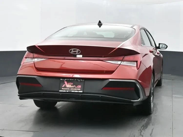 2025 Hyundai Elantra - Image 8 of 12