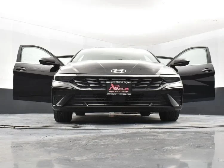 2025 Hyundai Elantra - Image 11 of 12