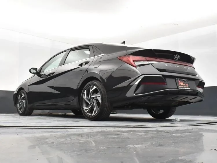 2025 Hyundai Elantra - Image 12 of 12