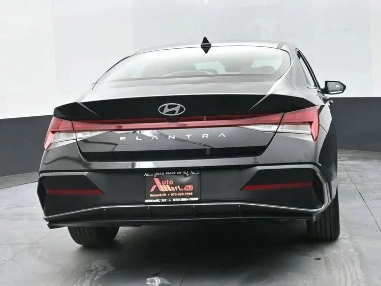 2025 Hyundai Elantra - Image 8 of 12