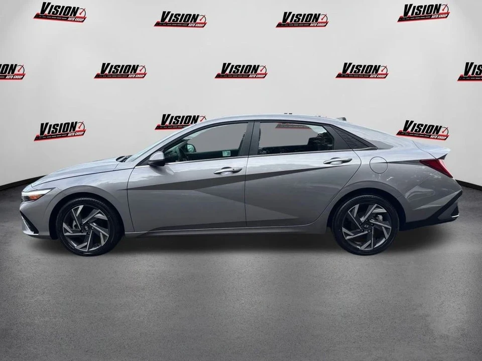 2025 Hyundai Elantra - Image 8 of 12