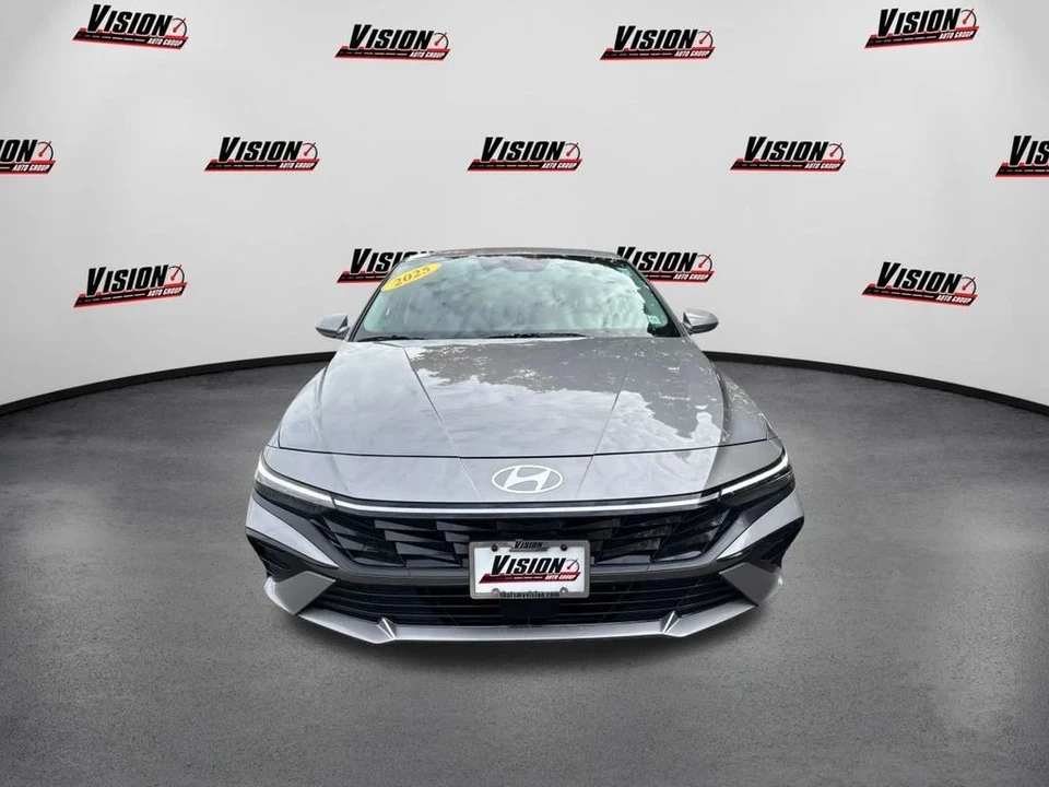 2025 Hyundai Elantra - Image 2 of 12