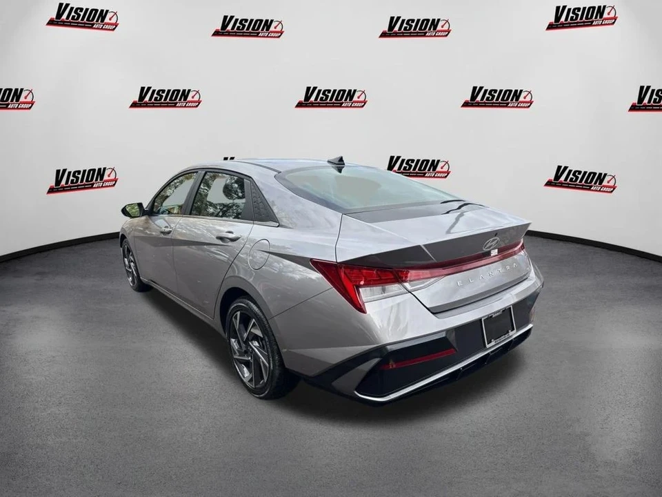 2025 Hyundai Elantra - Image 7 of 12