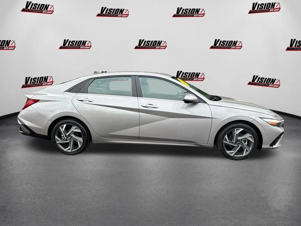 2025 Hyundai Elantra - Image 4 of 12