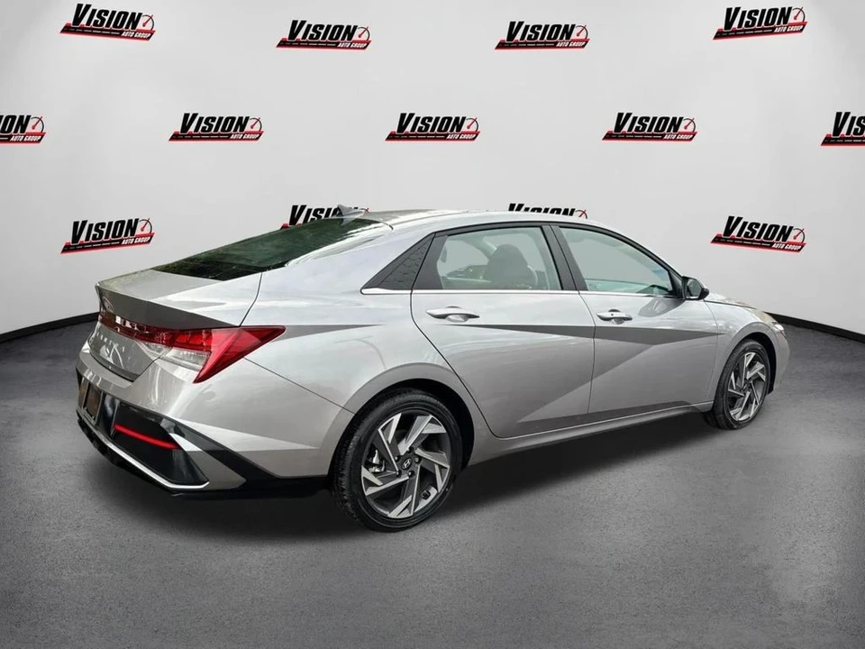 2025 Hyundai Elantra - Image 5 of 12