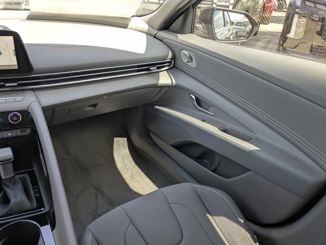2025 Hyundai Elantra - Image 11 of 21