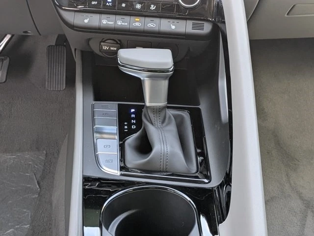 2025 Hyundai Elantra - Image 13 of 21