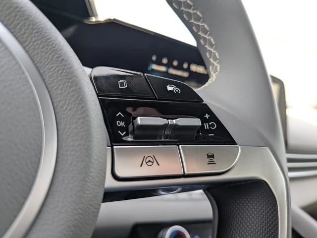 2025 Hyundai Elantra - Image 19 of 21