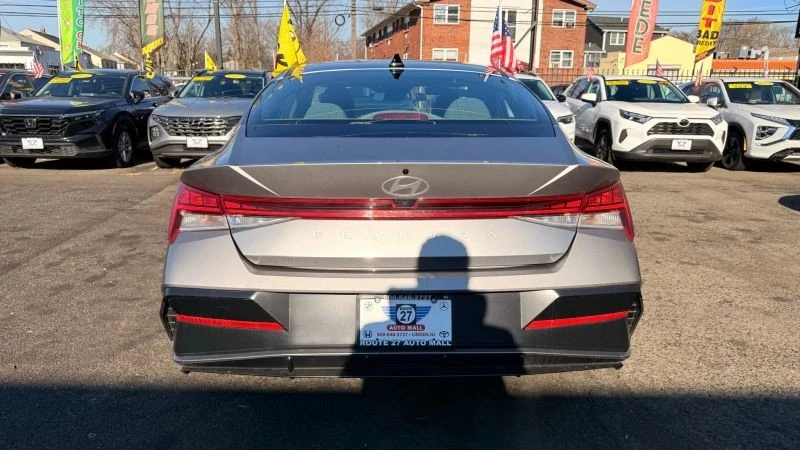 2025 Hyundai Elantra - Image 6 of 12