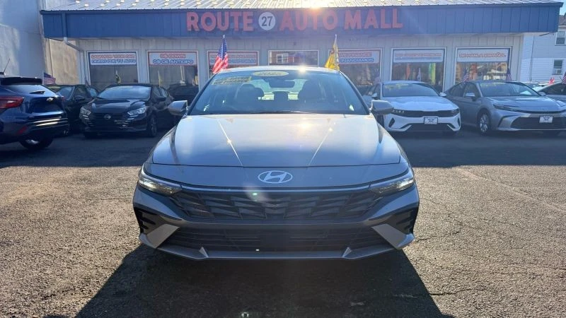 2025 Hyundai Elantra - Image 3 of 12