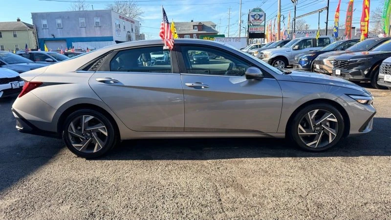 2025 Hyundai Elantra - Image 11 of 12