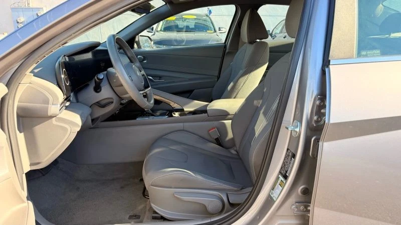 2025 Hyundai Elantra - Image 12 of 12